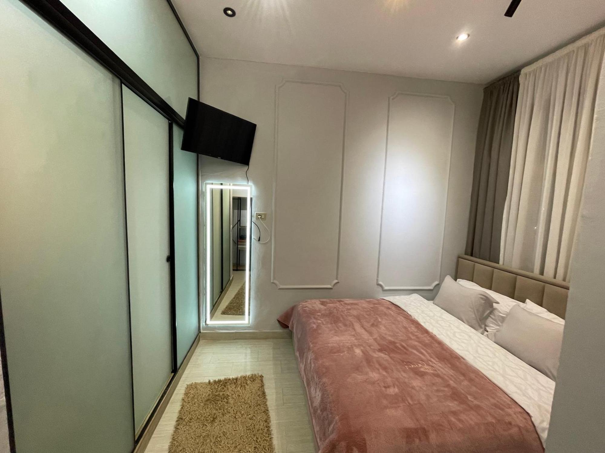 Blloku Tirana Studio Екстериор снимка